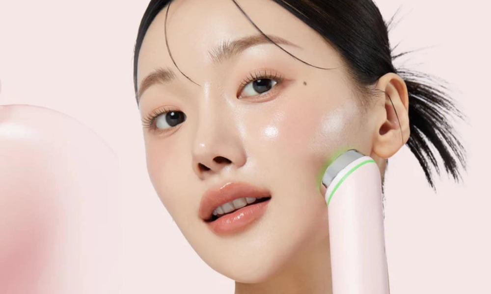 Home Beauty Devices vs Clinic Treatments: What You Can Really Do at Home, and What Still Needs a Clinic