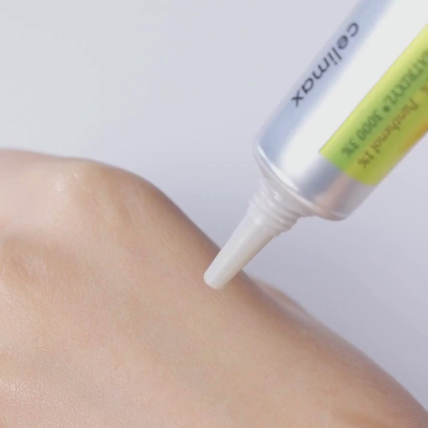 Applying Celimax Retinal shot tube on a hand